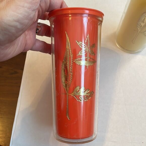 2 Vtg Mid Century plastic tumblers with gold leaf design - Picture 2 of 8